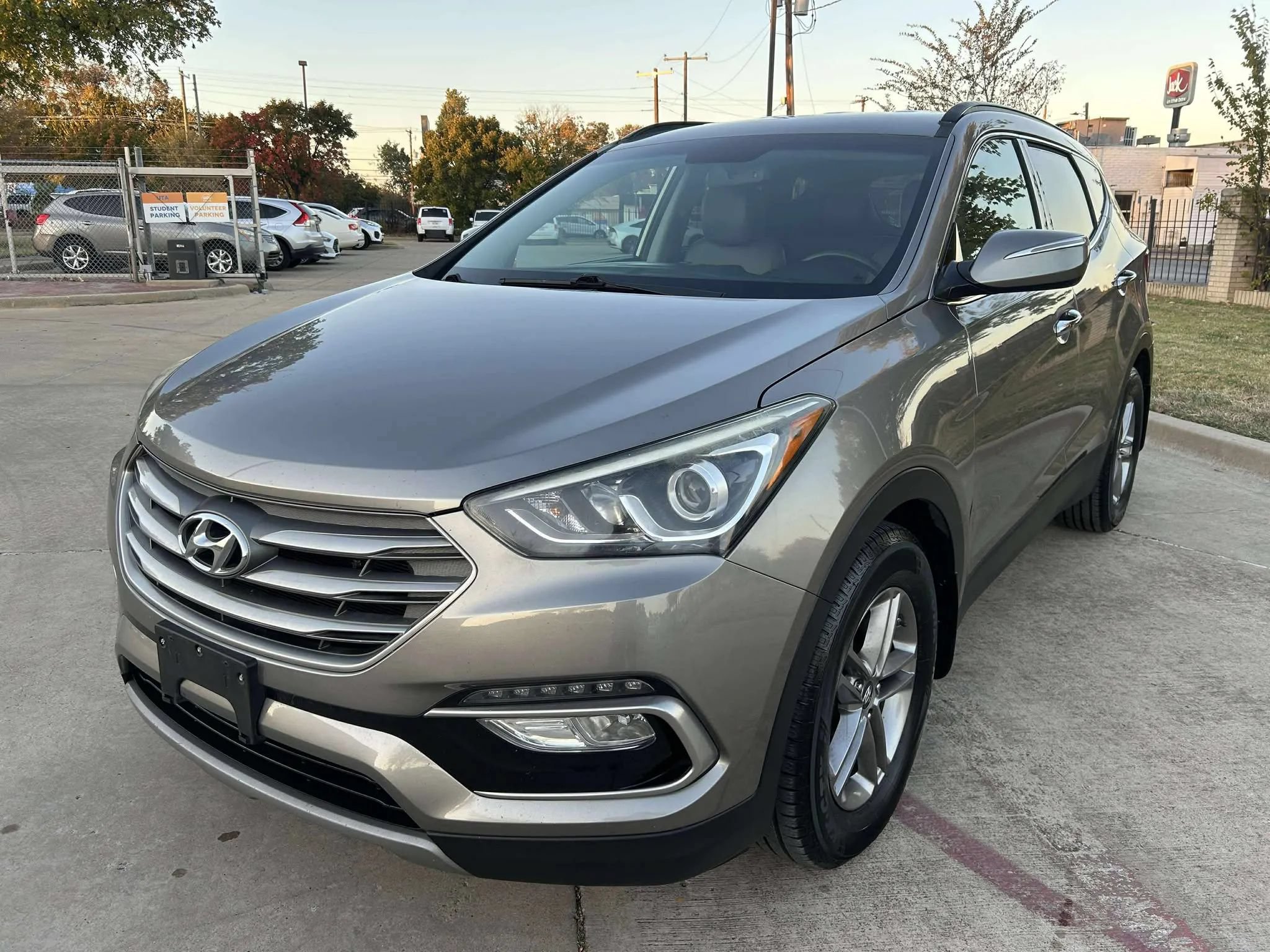 Used 2017 Hyundai Santa Fe Sport FWD image 2