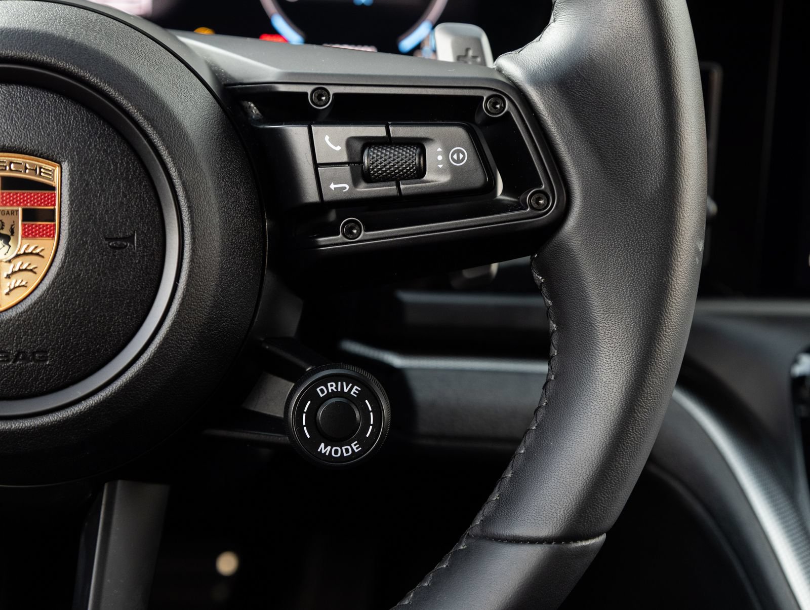 Certified 2025 Porsche Panamera image 16