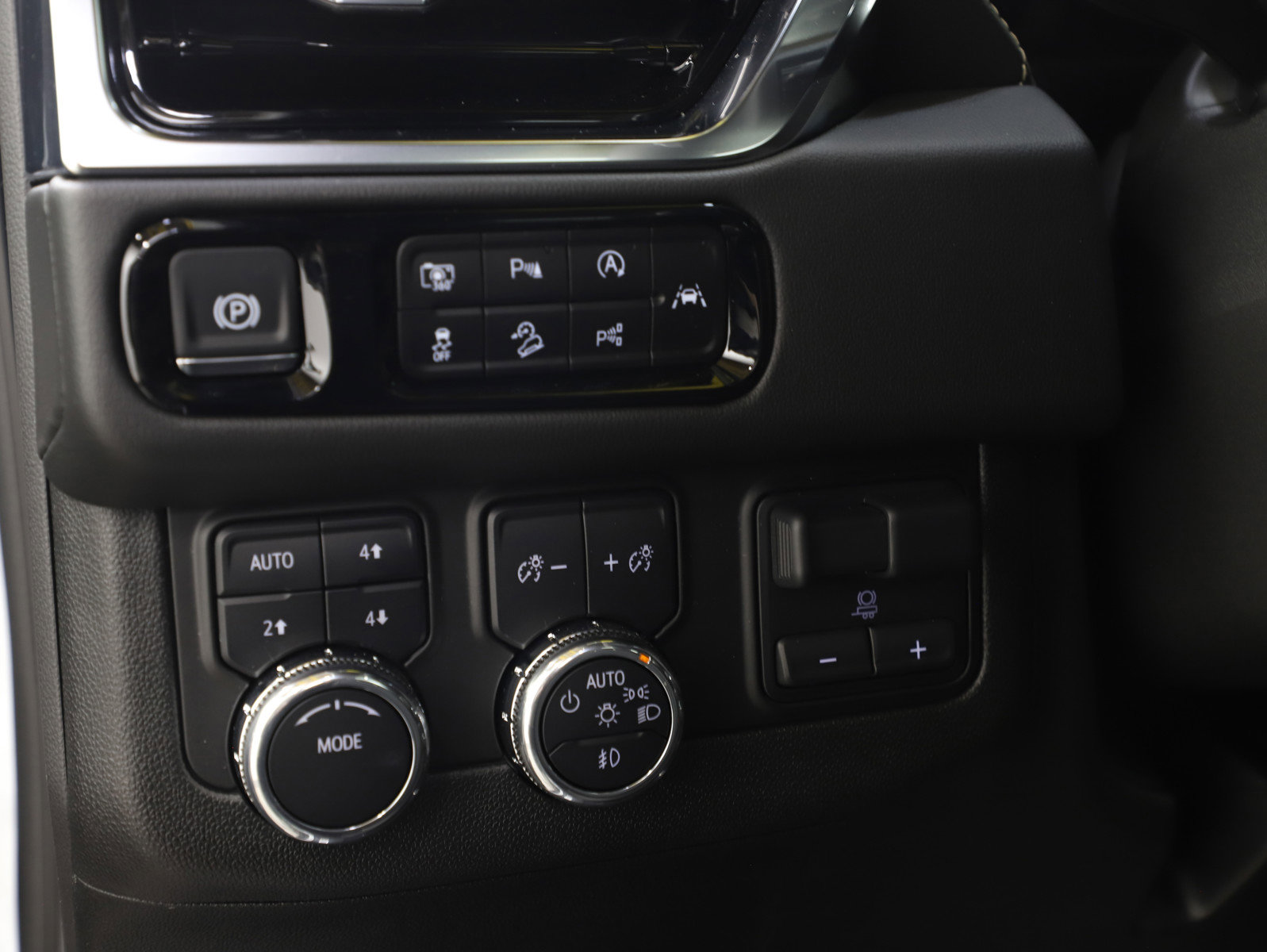 Used 2025 GMC Yukon XL Elevation w/ Elevation Premium Package image 30