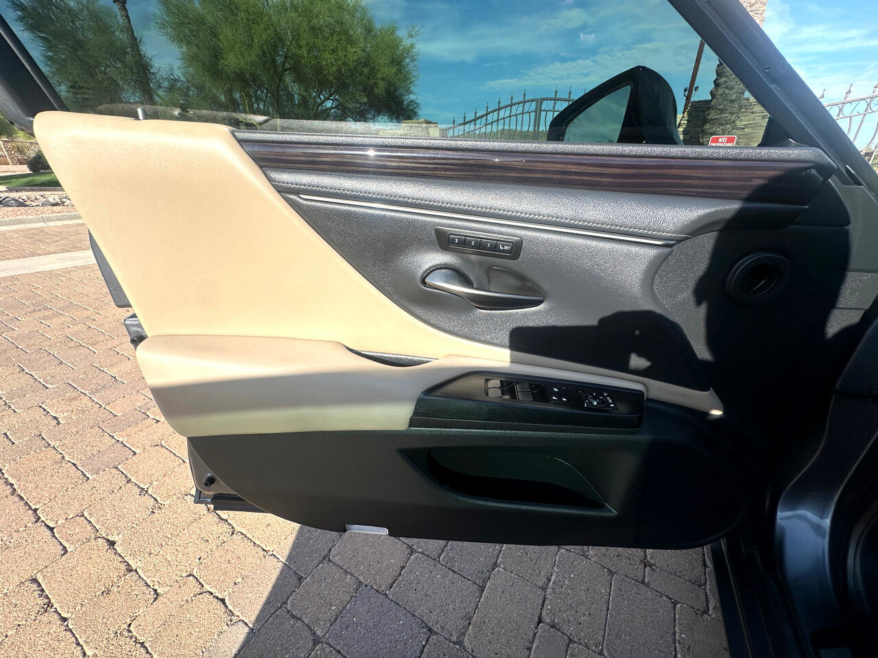 Used 2020 Lexus ES 350 w/ Luxury Package image 16