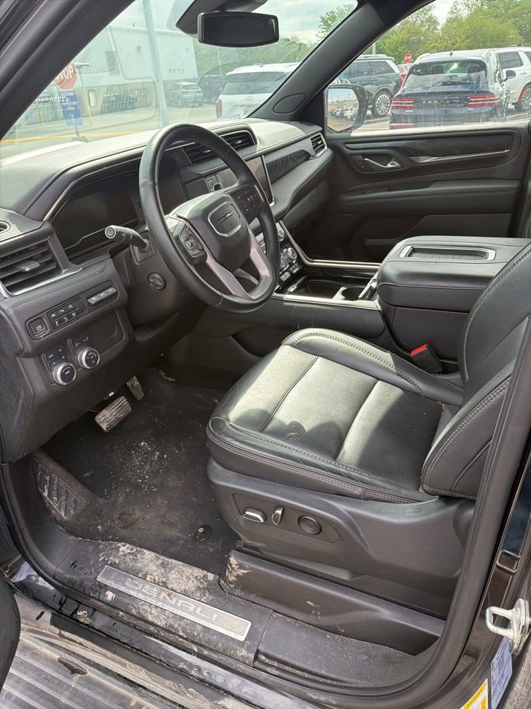 Used 2023 GMC Yukon XL Denali AWD/4WD image 2