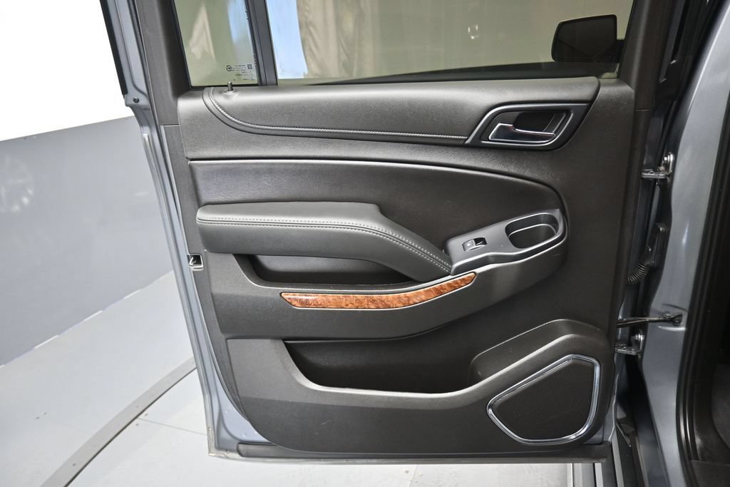 Used 2019 Chevrolet Suburban Premier w/ Premier Plus Edition AWD/4WD image 29