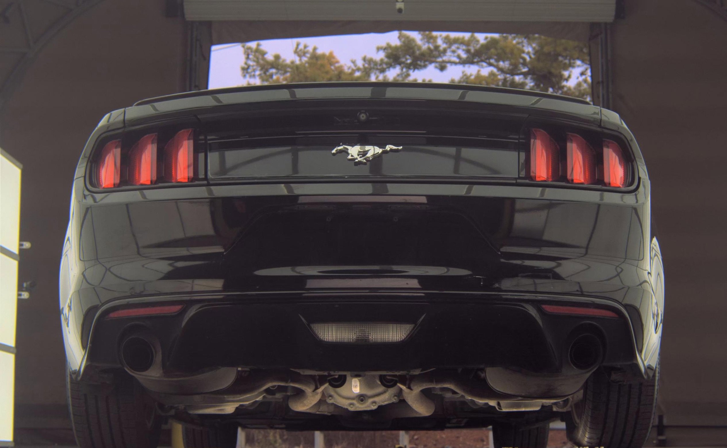 Used 2015 Ford Mustang Coupe image 4