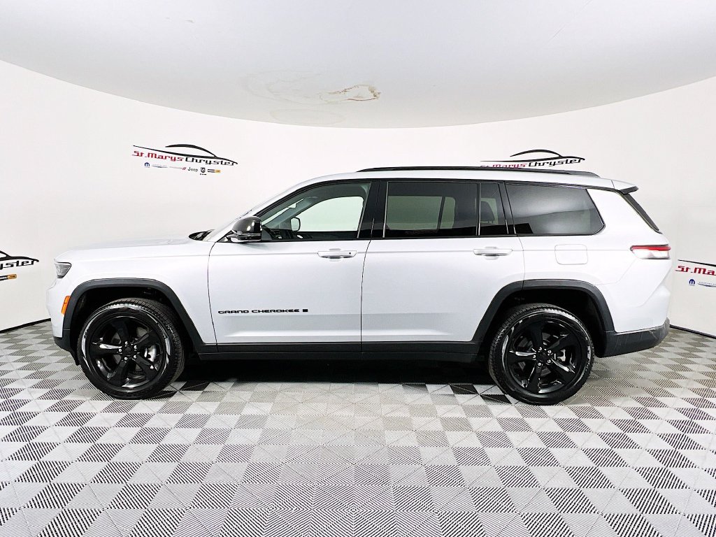 Used 2025 Jeep Grand Cherokee L Limited w/ Black Appearance Package AWD/4WD image 5