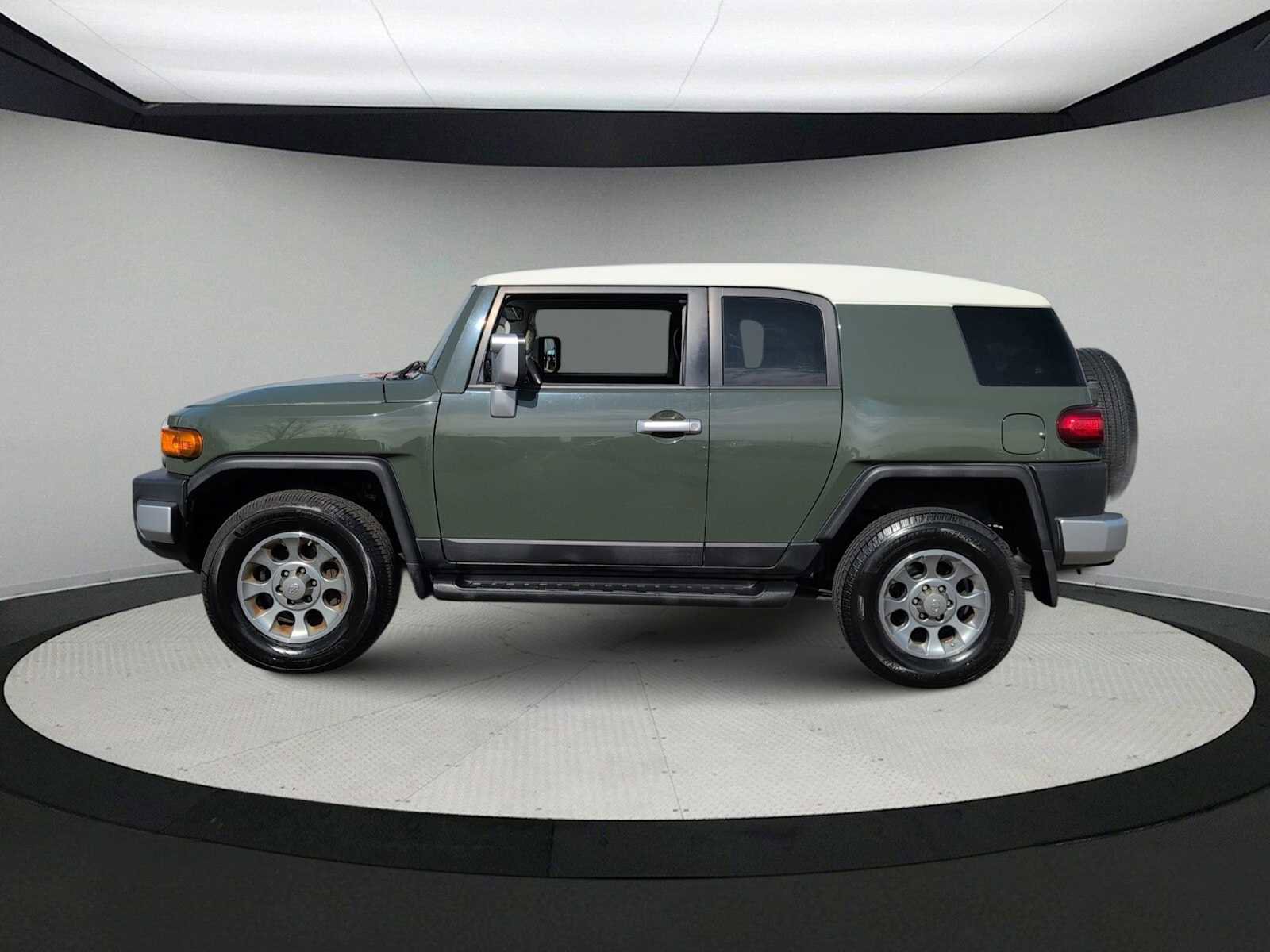 Used 2012 Toyota FJ Cruiser 4WD w/ Upgrade Pkg image 5