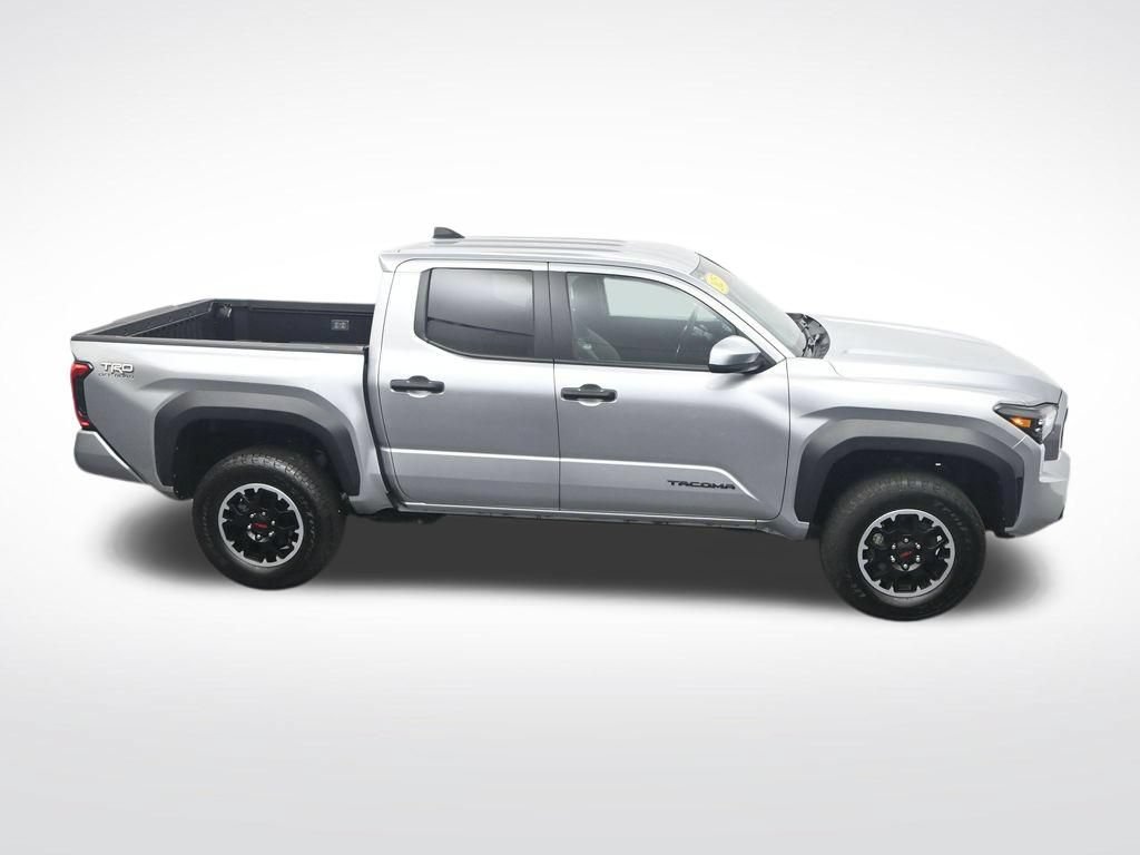 Used 2025 Toyota Tacoma TRD Off-Road AWD/4WD image 32