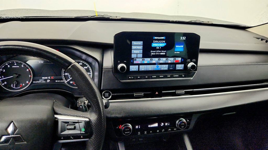 Used 2023 Mitsubishi Outlander SE image 17