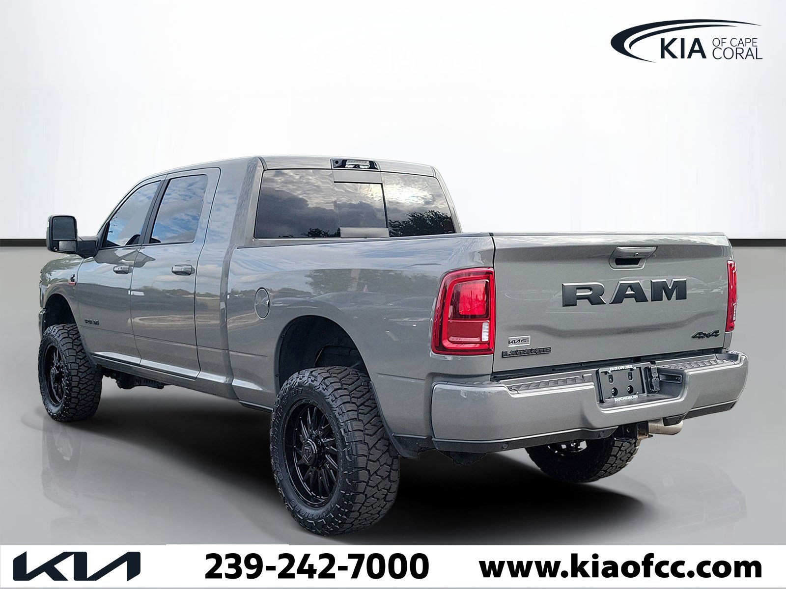 Used 2026 RAM 2500 Laramie AWD/4WD image 4