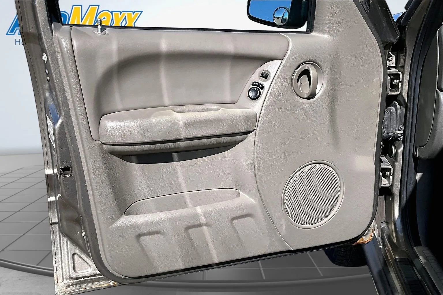 Used 2005 Jeep Liberty Renegade AWD/4WD image 17