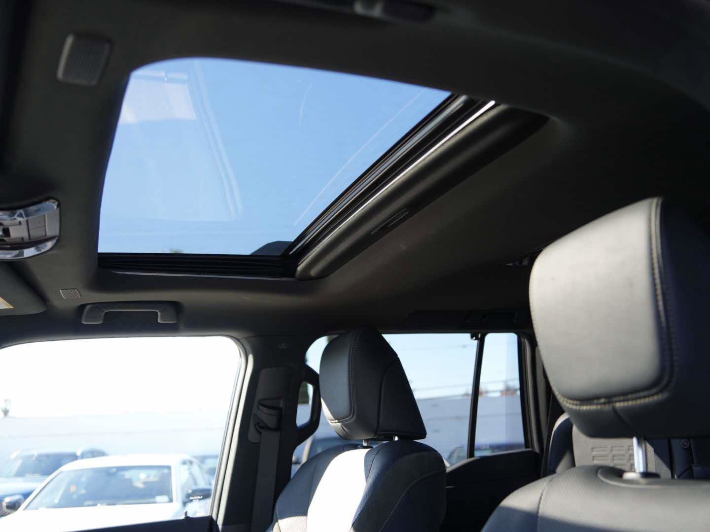 Used 2025 Lexus GX 550 w/ Accessory Package (CT) image 21