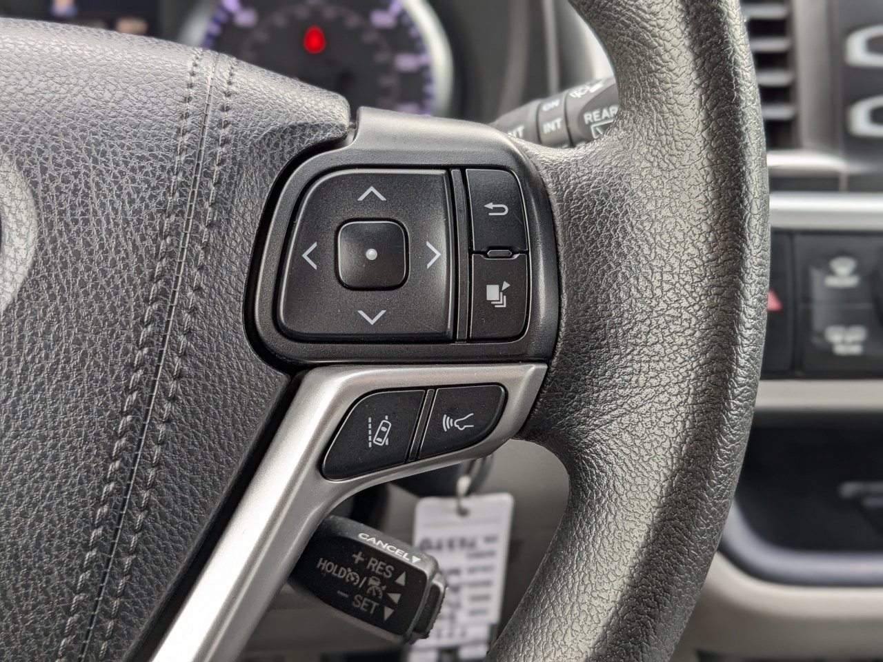 Used 2019 Toyota Highlander LE image 28