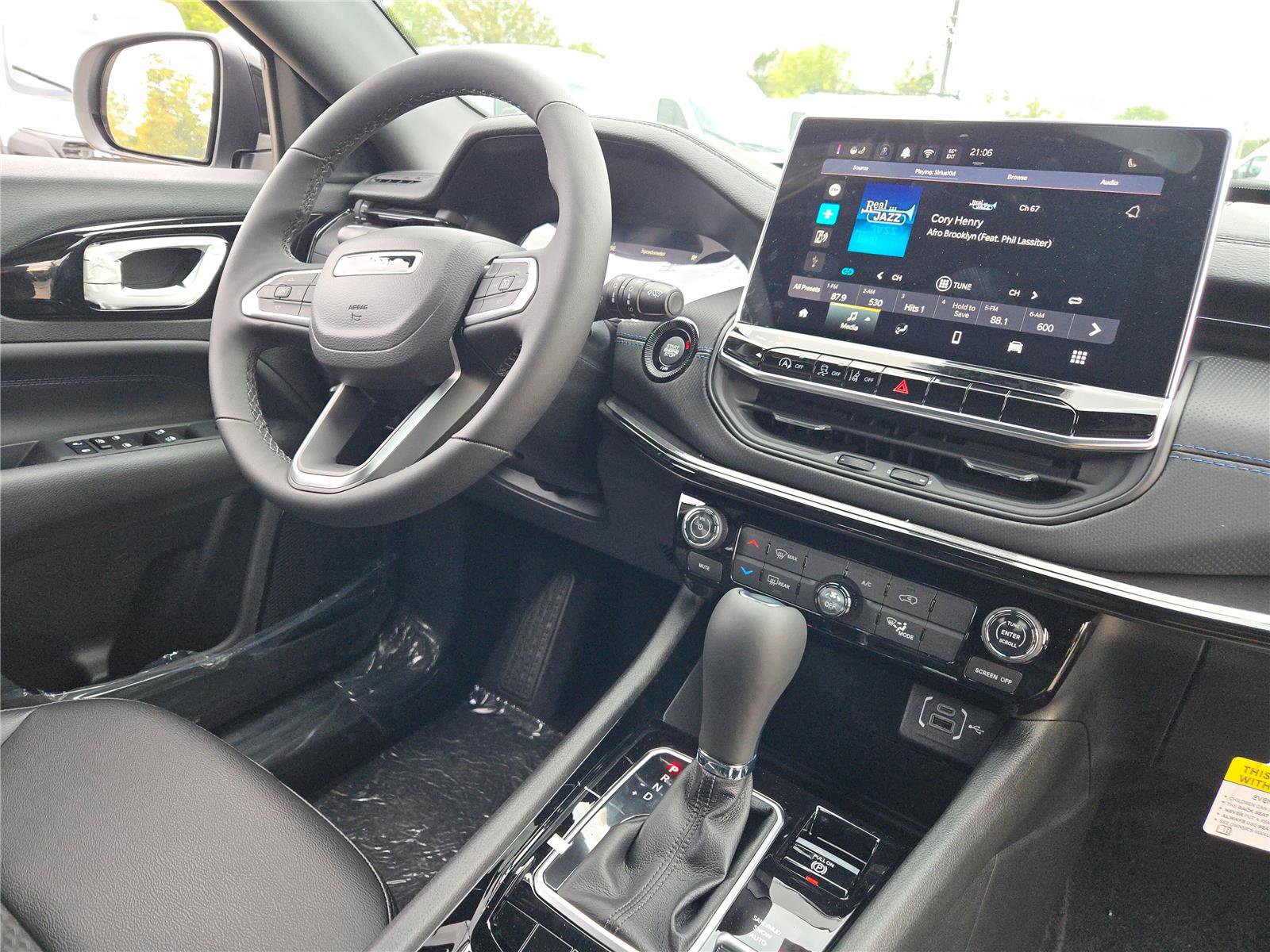 New 2026 Jeep Compass Latitude image 8