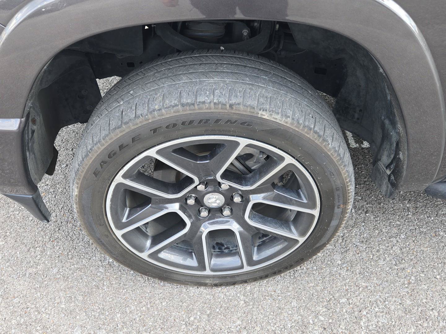 Used 2019 RAM 1500 Laramie AWD/4WD image 12