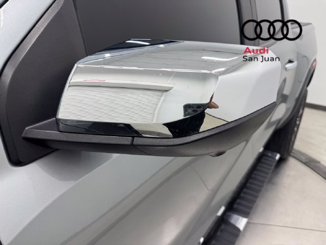 Used 2023 GMC Canyon Denali AWD/4WD image 9