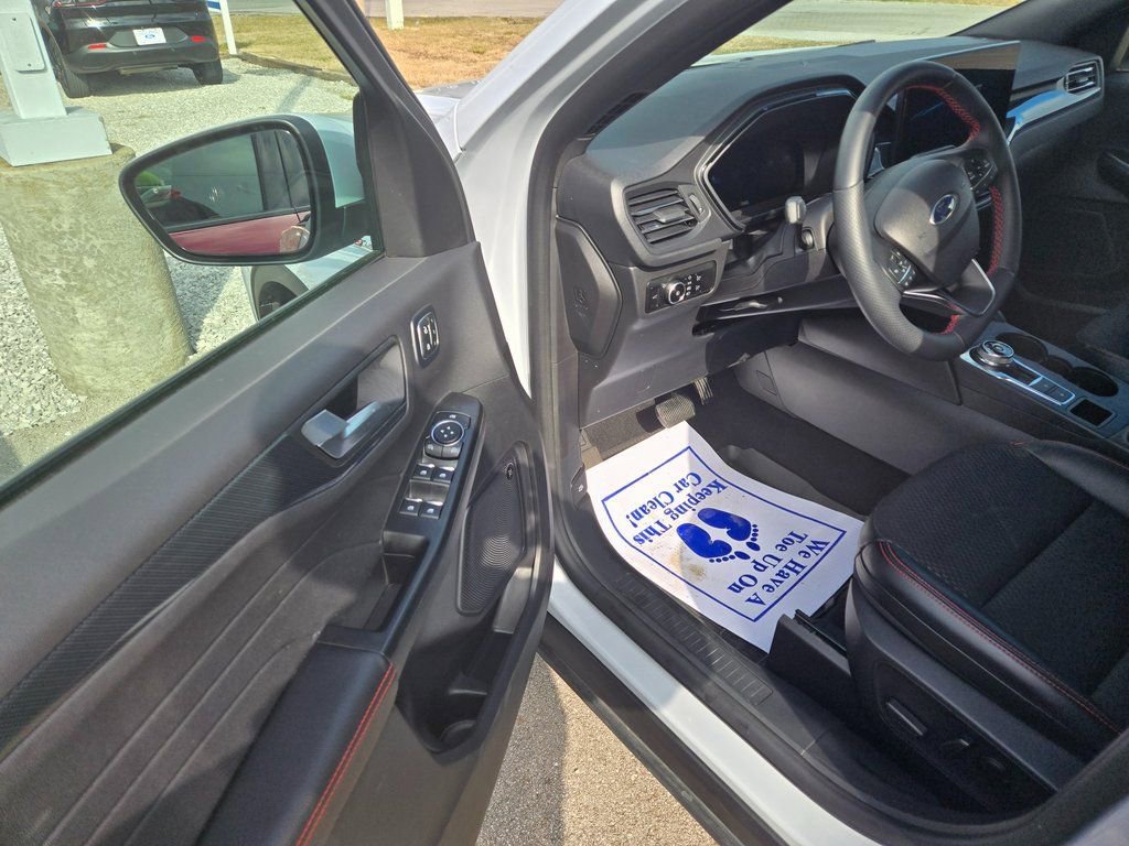 Used 2025 Ford Escape ST-Line Select w/ Tech Pack #2 image 6