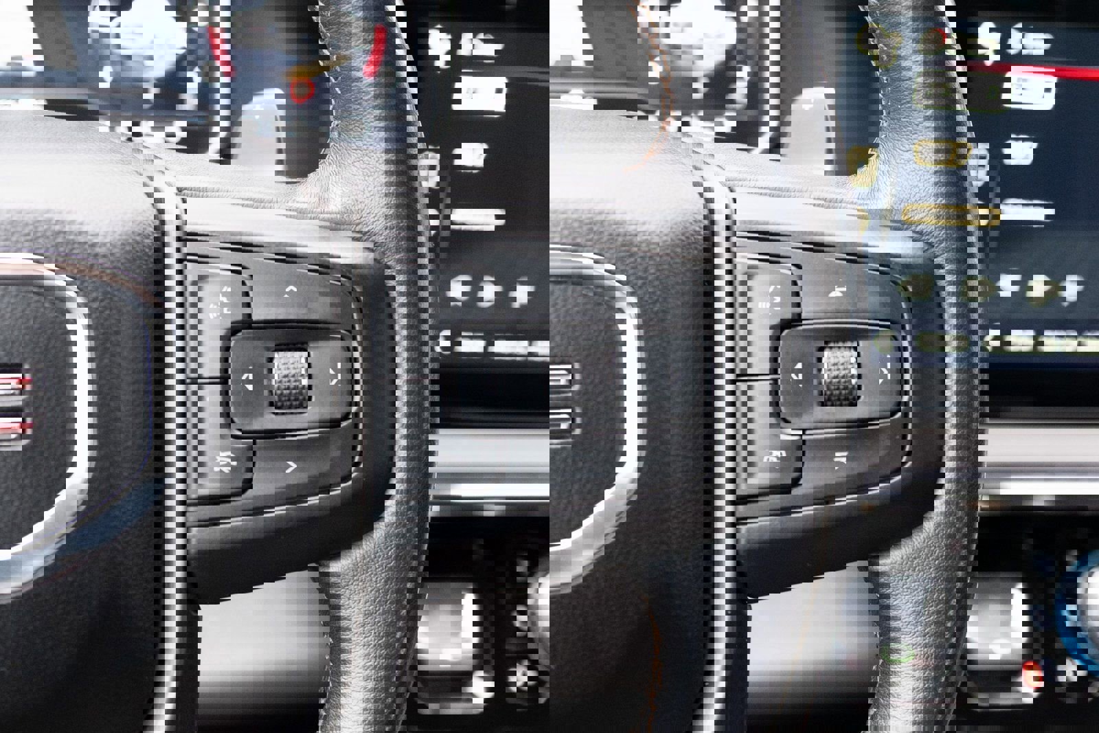 Used 2023 GMC Sierra 1500 AT4 w/ Technology Package image 7