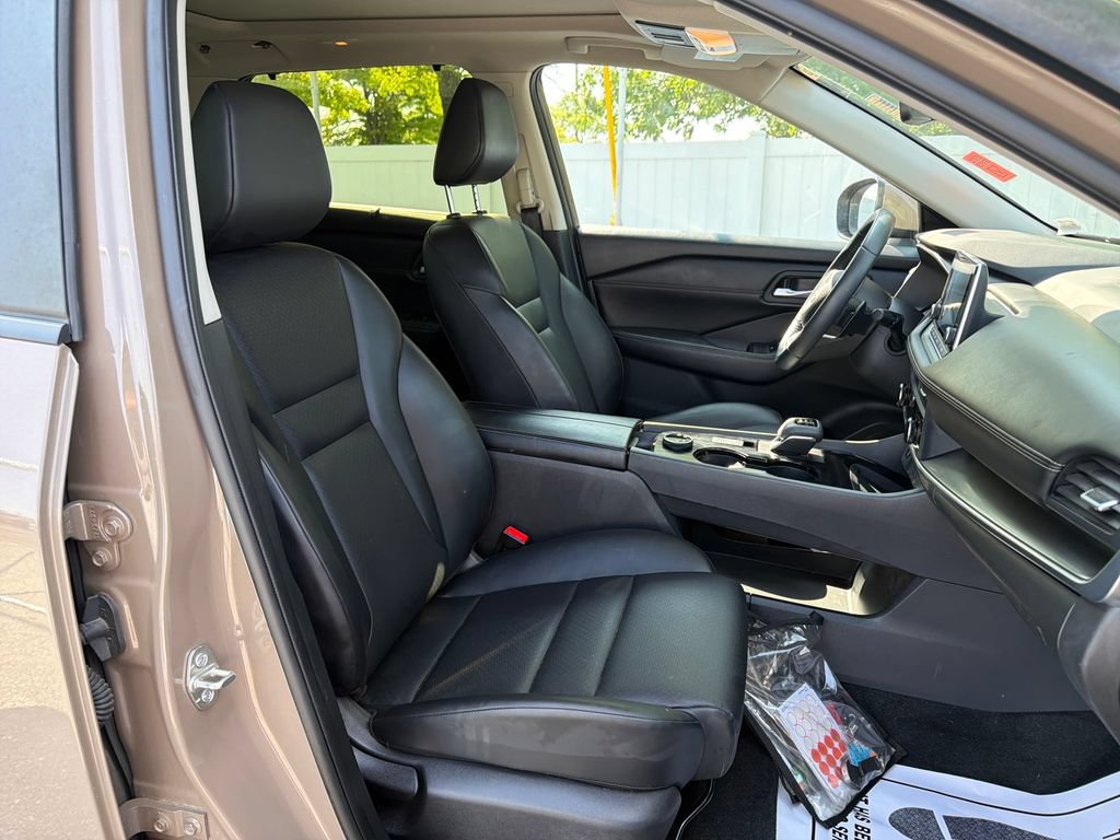 Used 2024 Nissan Rogue SV w/ SV Premium Package AWD/4WD image 36