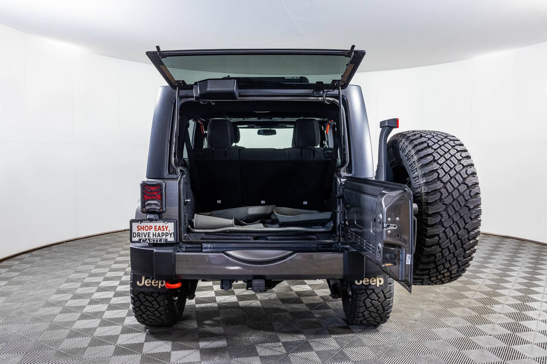 Used 2017 Jeep Wrangler Unlimited Sahara w/ Connectivity Group AWD/4WD image 37