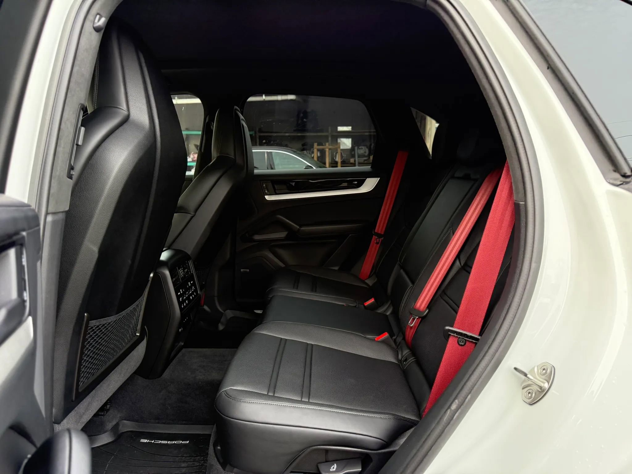 Used 2025 Porsche Cayenne S w/ Premium Package Plus image 28