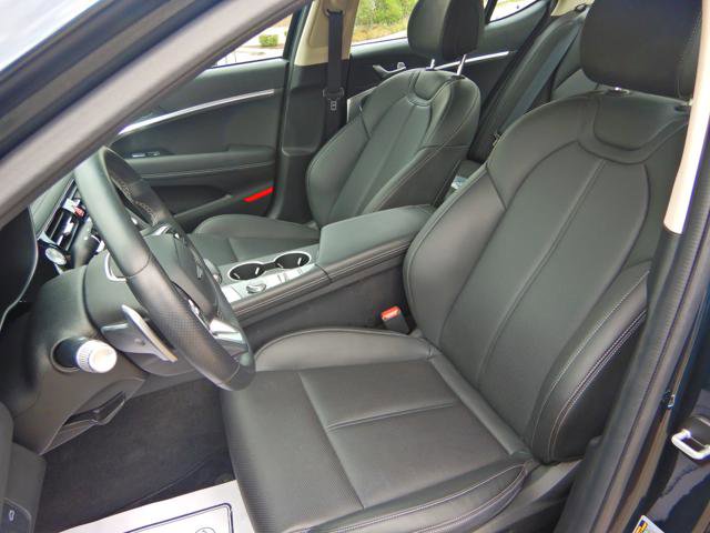 Used 2025 Genesis G70 2.5T image 12