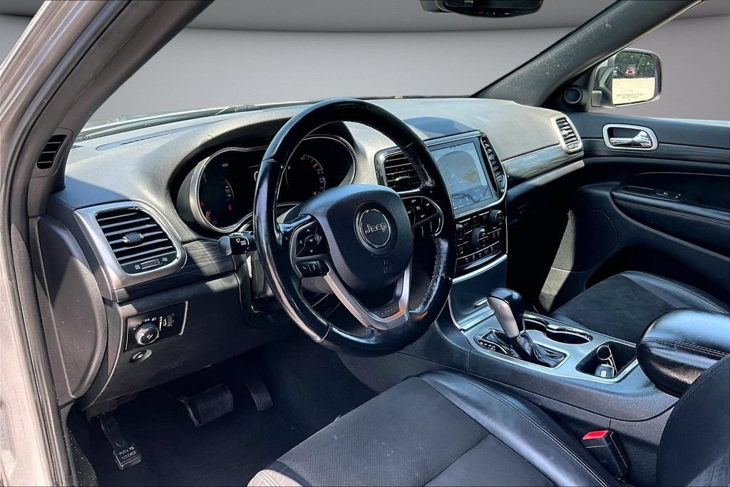 Used 2020 Jeep Grand Cherokee Altitude AWD/4WD image 17