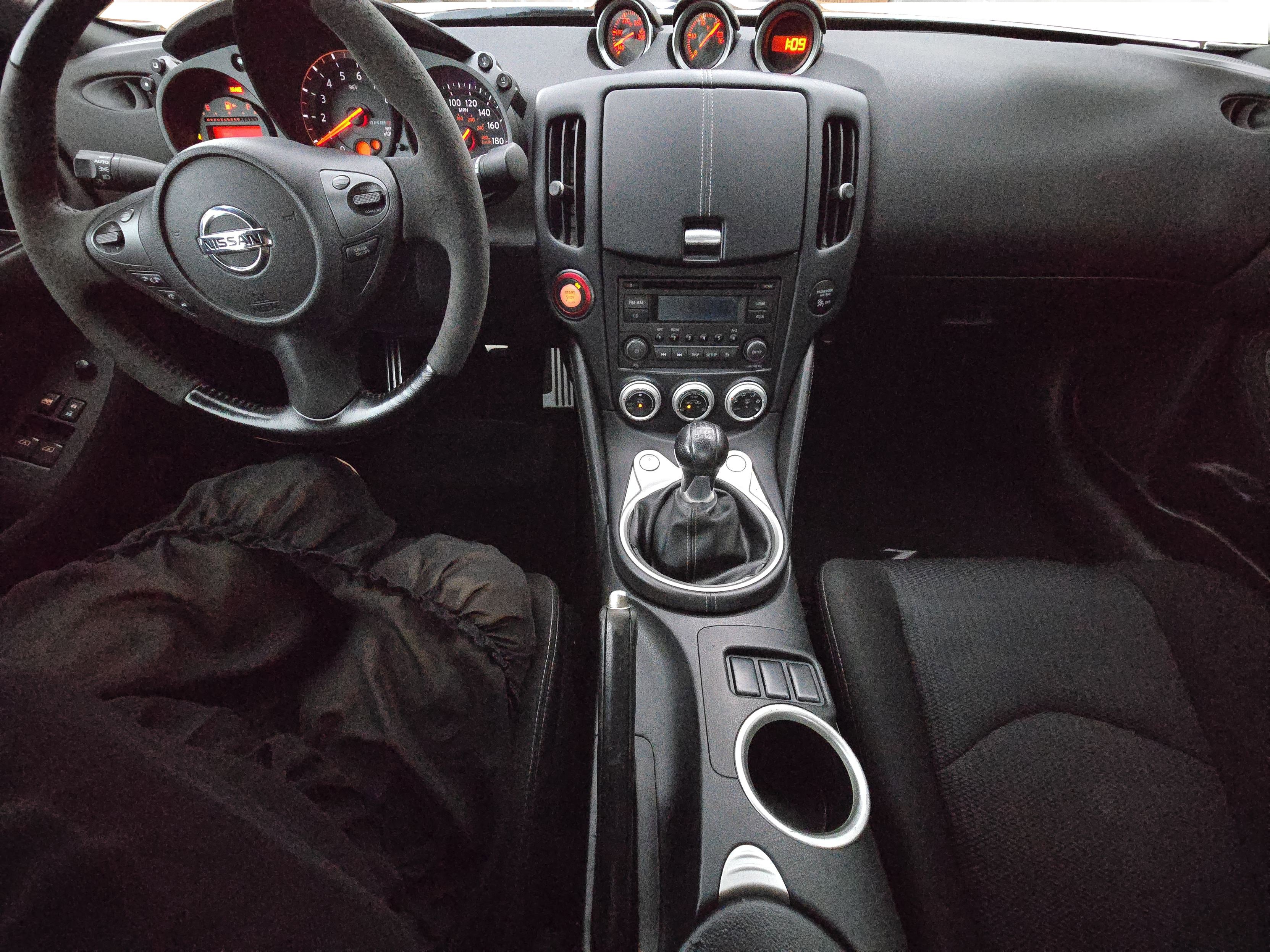 Used 2016 Nissan 370Z NISMO image 12