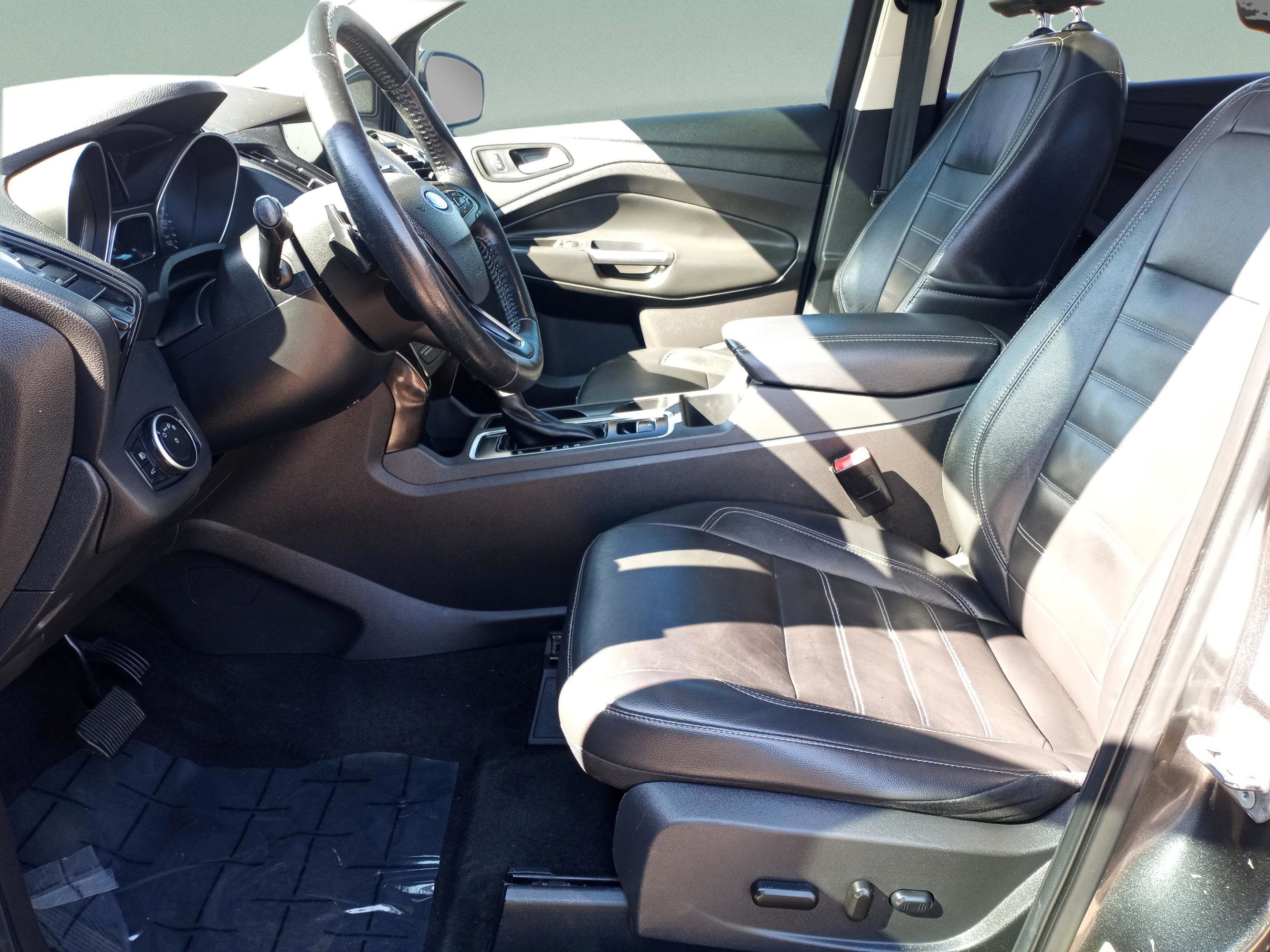 Used 2017 Ford Escape Titanium image 25