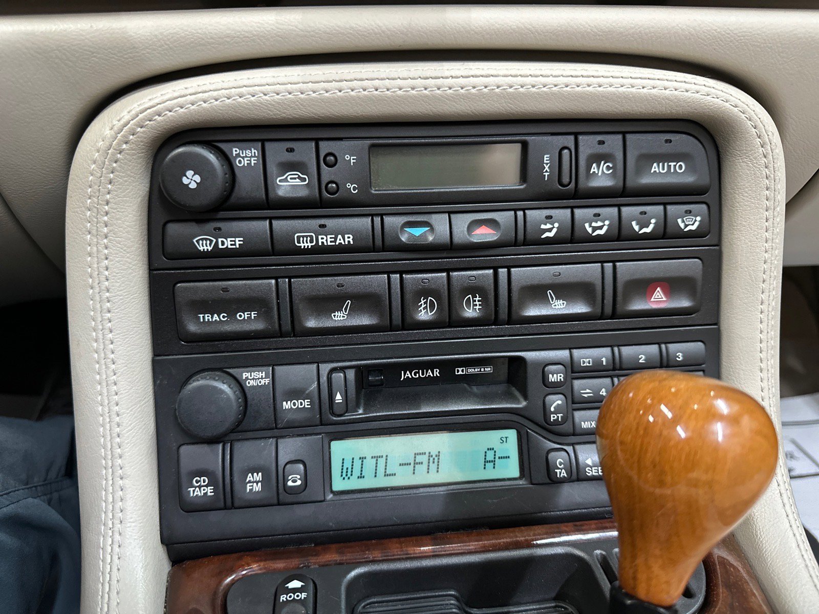 Used 2001 Jaguar XK8 Convertible image 41