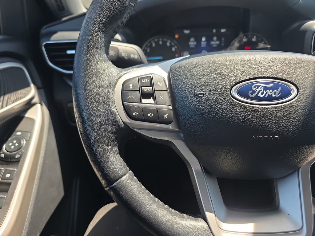Used 2023 Ford Explorer XLT w/ Equipment Group 202A AWD/4WD image 28
