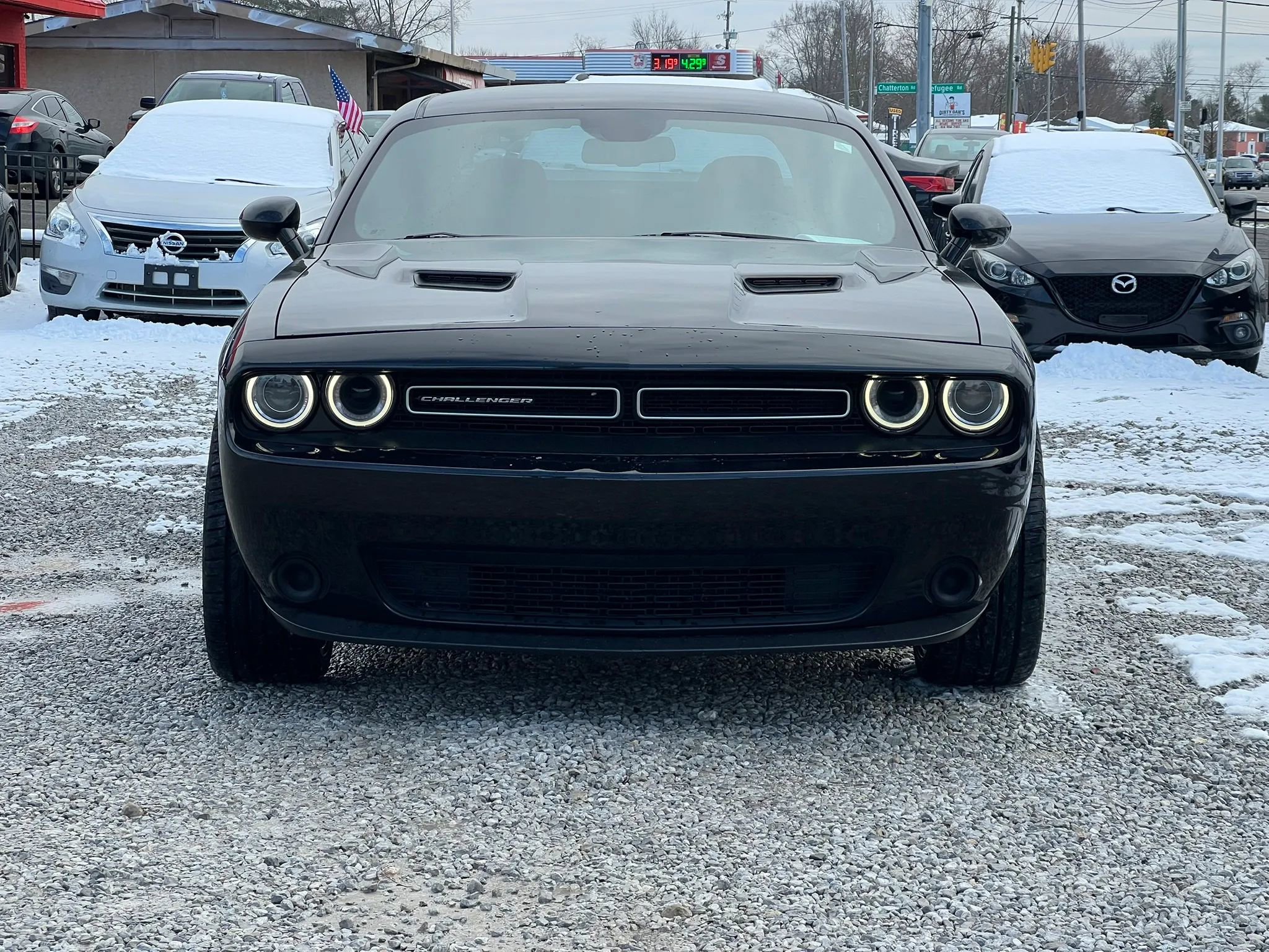 Used 2019 Dodge Challenger SXT image 2