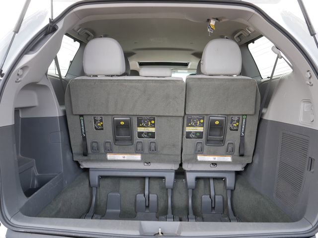 Used 2017 Toyota Sienna XLE image 19