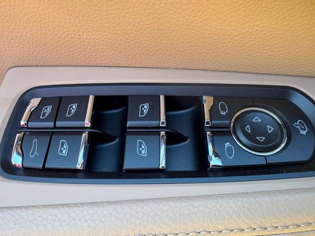 Used 2026 Porsche Macan AWD/4WD image 7