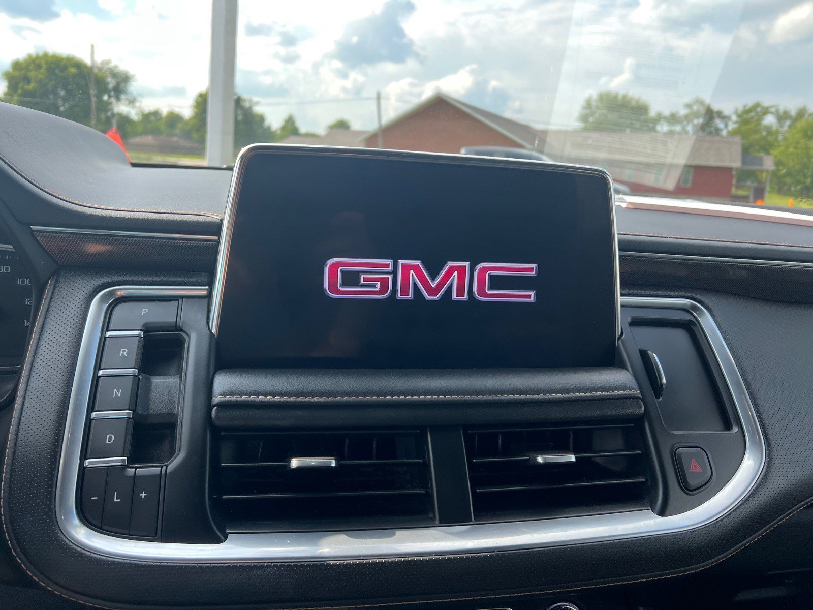 Used 2021 GMC Yukon AT4 w/ AT4 Premium Plus Package image 15