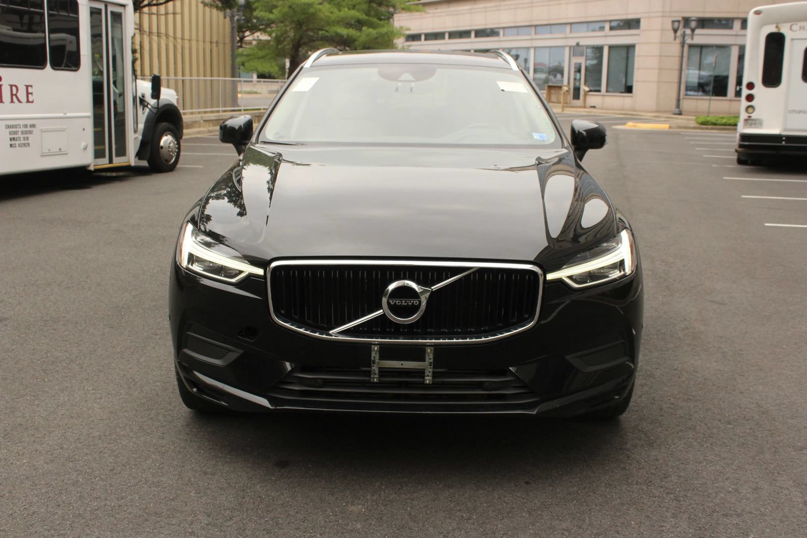 Used 2019 Volvo XC60 T5 Momentum w/ Multimedia Package AWD/4WD image 3