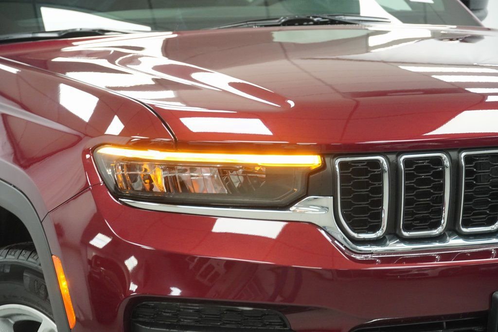 New 2026 Jeep Grand Cherokee Laredo image 5