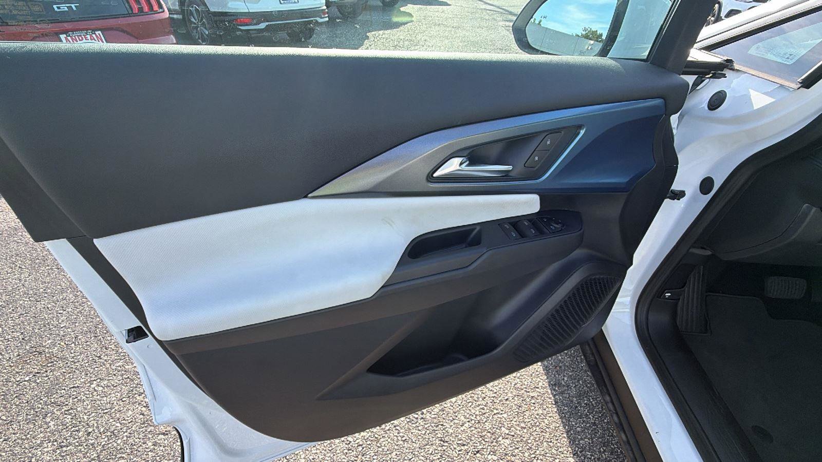 New 2026 Chevrolet Equinox EV LT FWD image 13