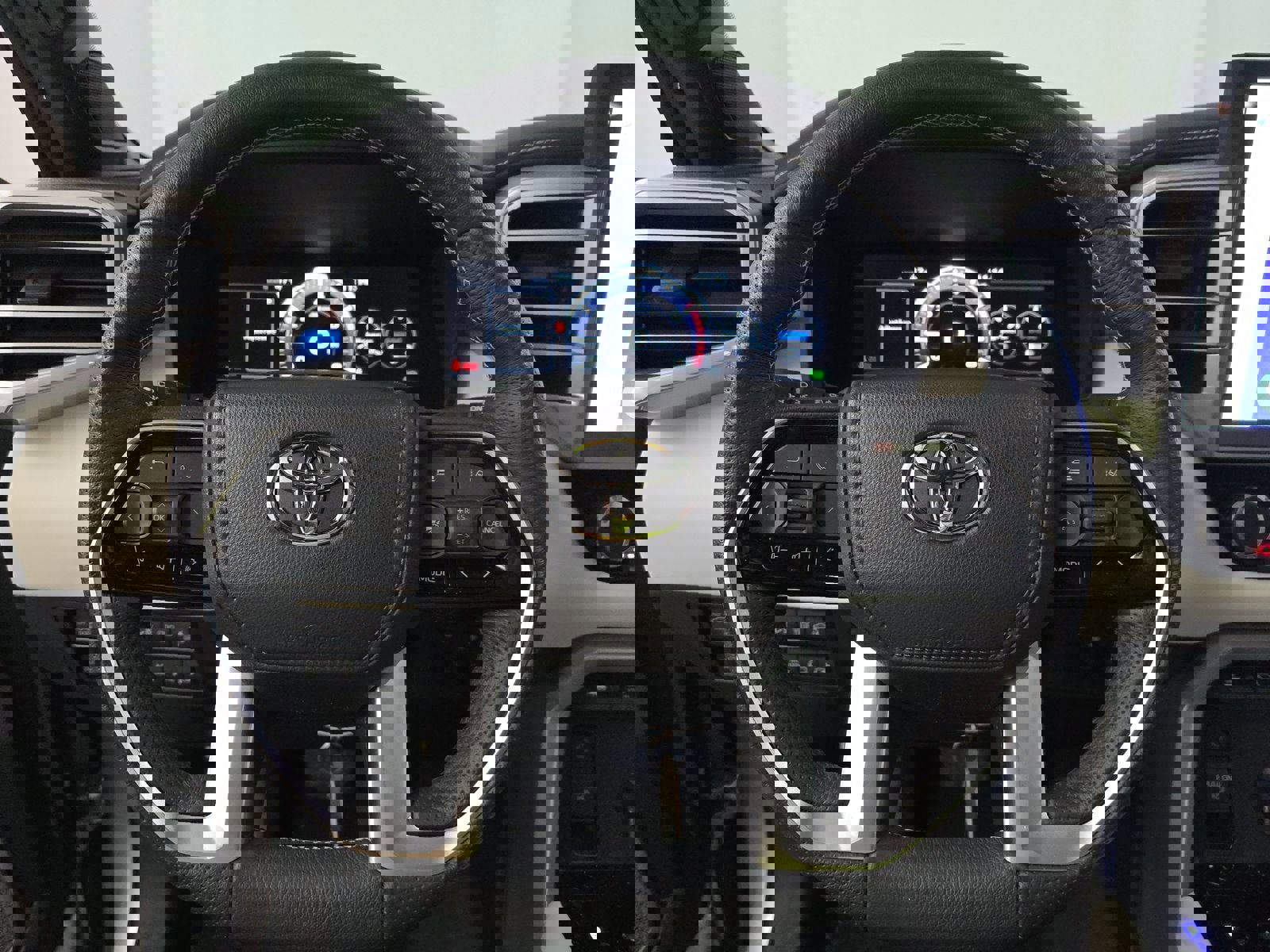 Used 2023 Toyota Sequoia Capstone image 9