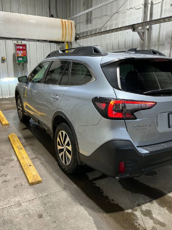 Certified 2021 Subaru Outback Premium image 3