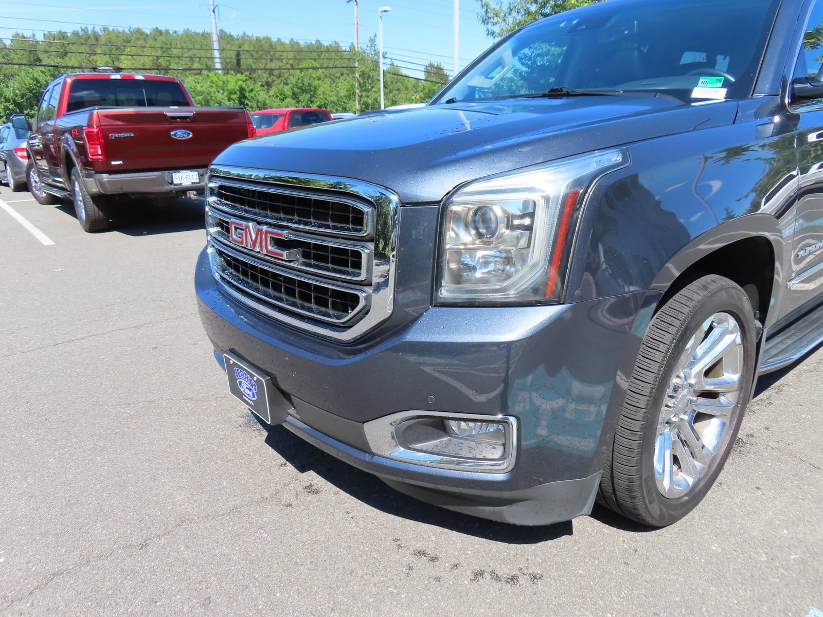 Used 2020 GMC Yukon XL SLT w/ Premium Edition AWD/4WD image 9