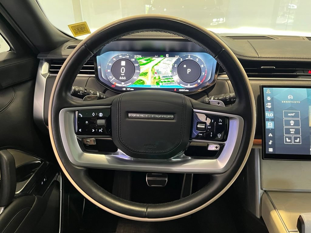 Used 2024 Land Rover Range Rover SV AWD/4WD image 5
