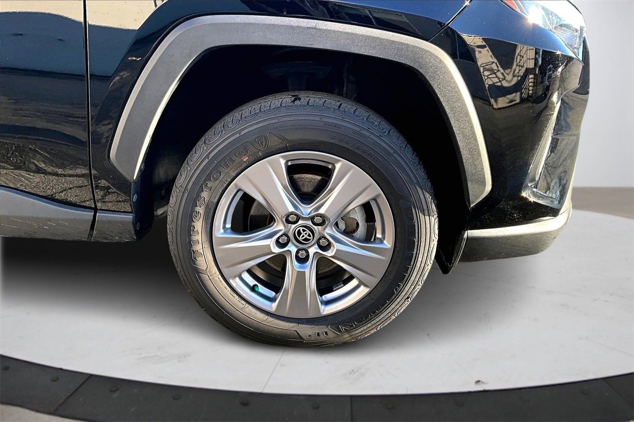 Used 2022 Toyota RAV4 XLE image 32