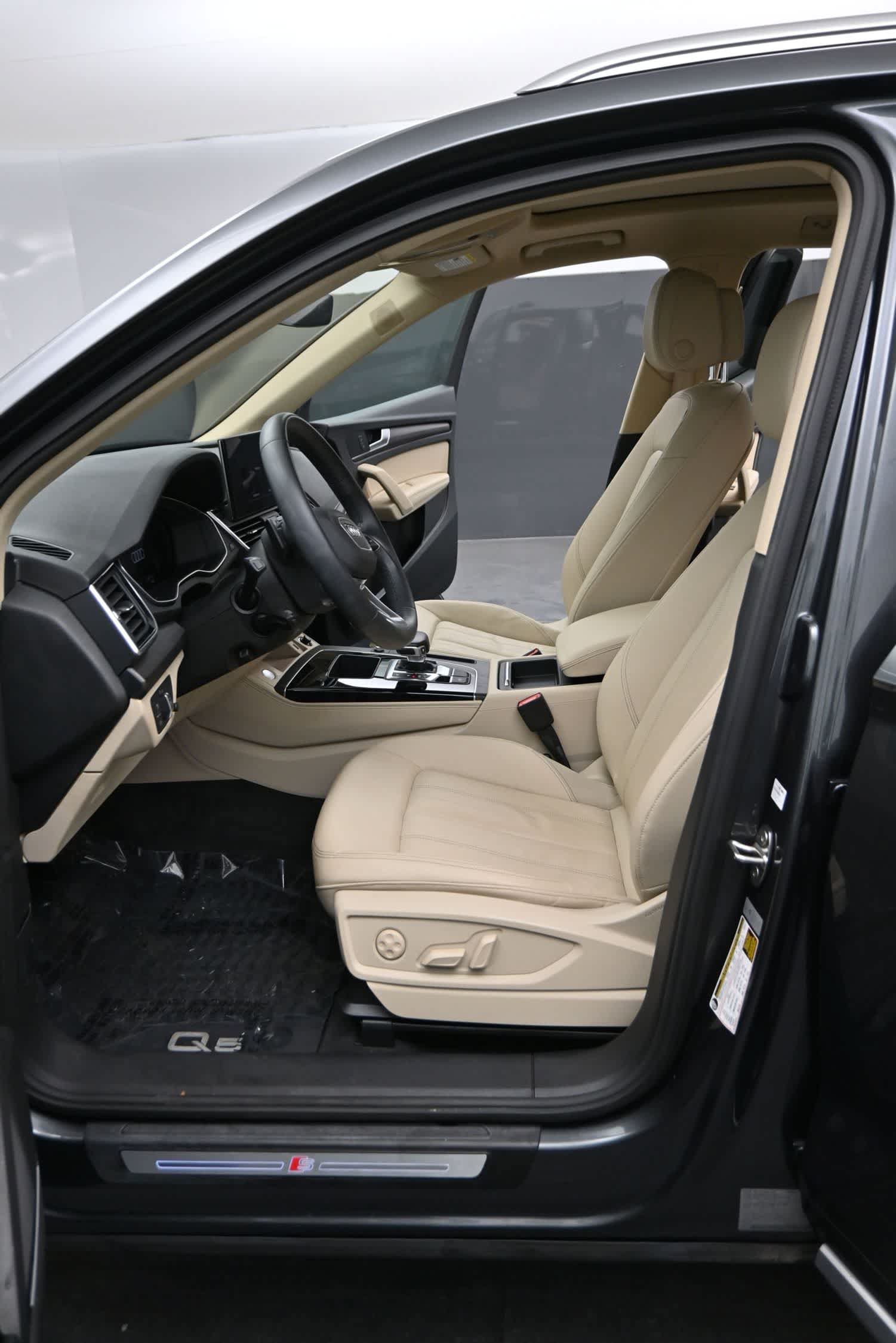 Used 2022 Audi Q5 2.0T Premium Plus w/ Premium Plus Package AWD/4WD image 16