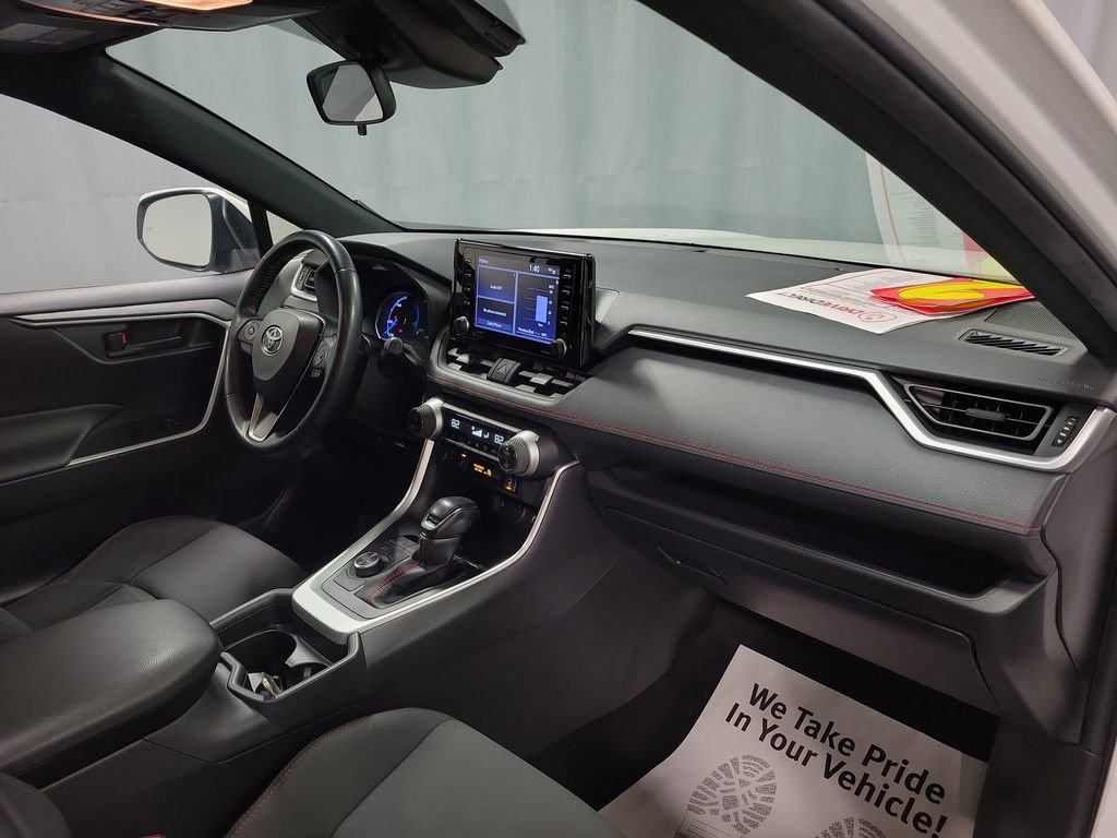 Used 2021 Toyota RAV4 SE w/ Weather & Moonroof Package image 27