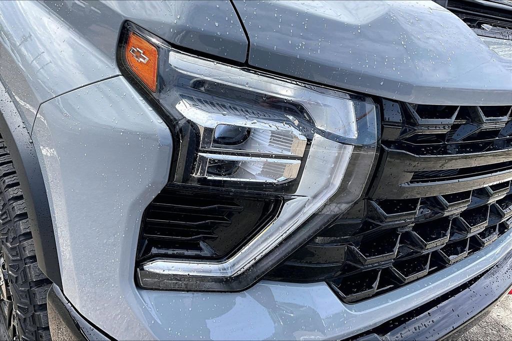 Used 2024 Chevrolet Silverado 2500 ZR2 w/ Technology Package image 30