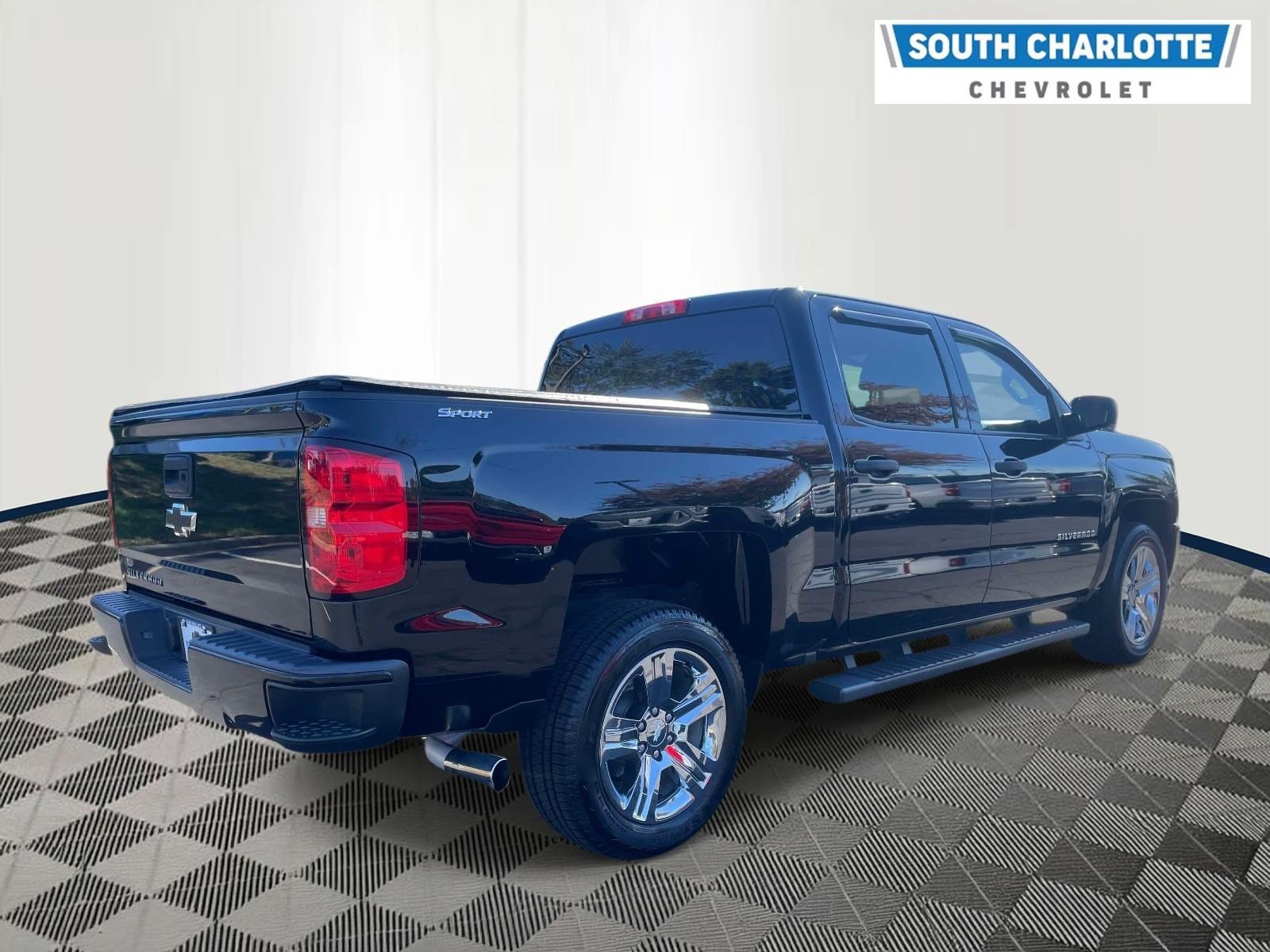 Used 2018 Chevrolet Silverado 1500 Custom w/ Custom Convenience Package RWD image 4