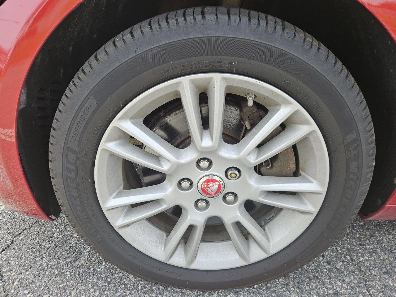 Used 2017 Jaguar XE Premium image 25