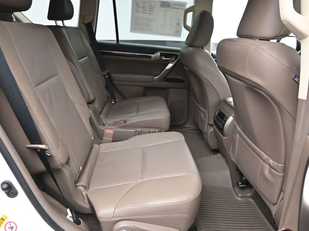 Used 2019 Lexus GX 460 image 9