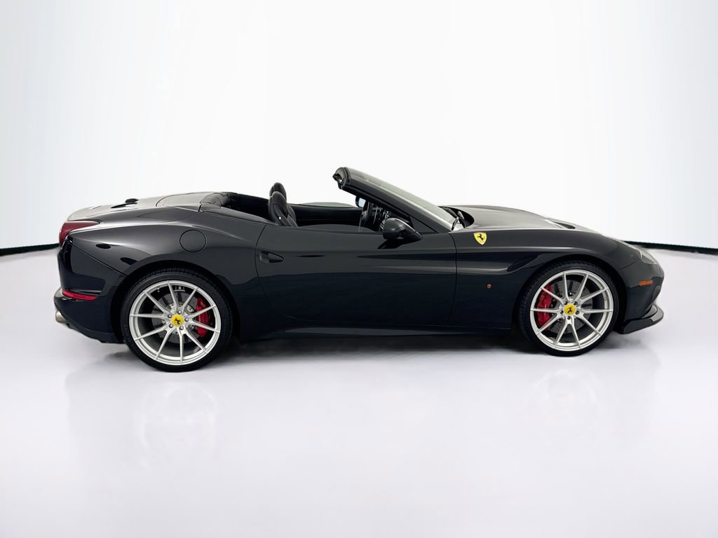 Used 2017 Ferrari California T RWD image 4