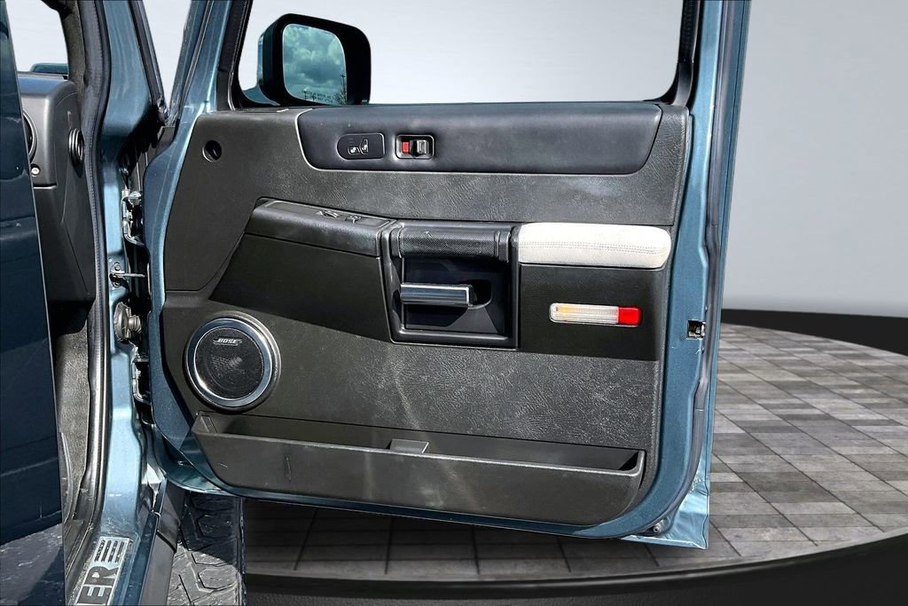 Used 2005 HUMMER H2 SUT w/ Preferred Equipment Group image 24