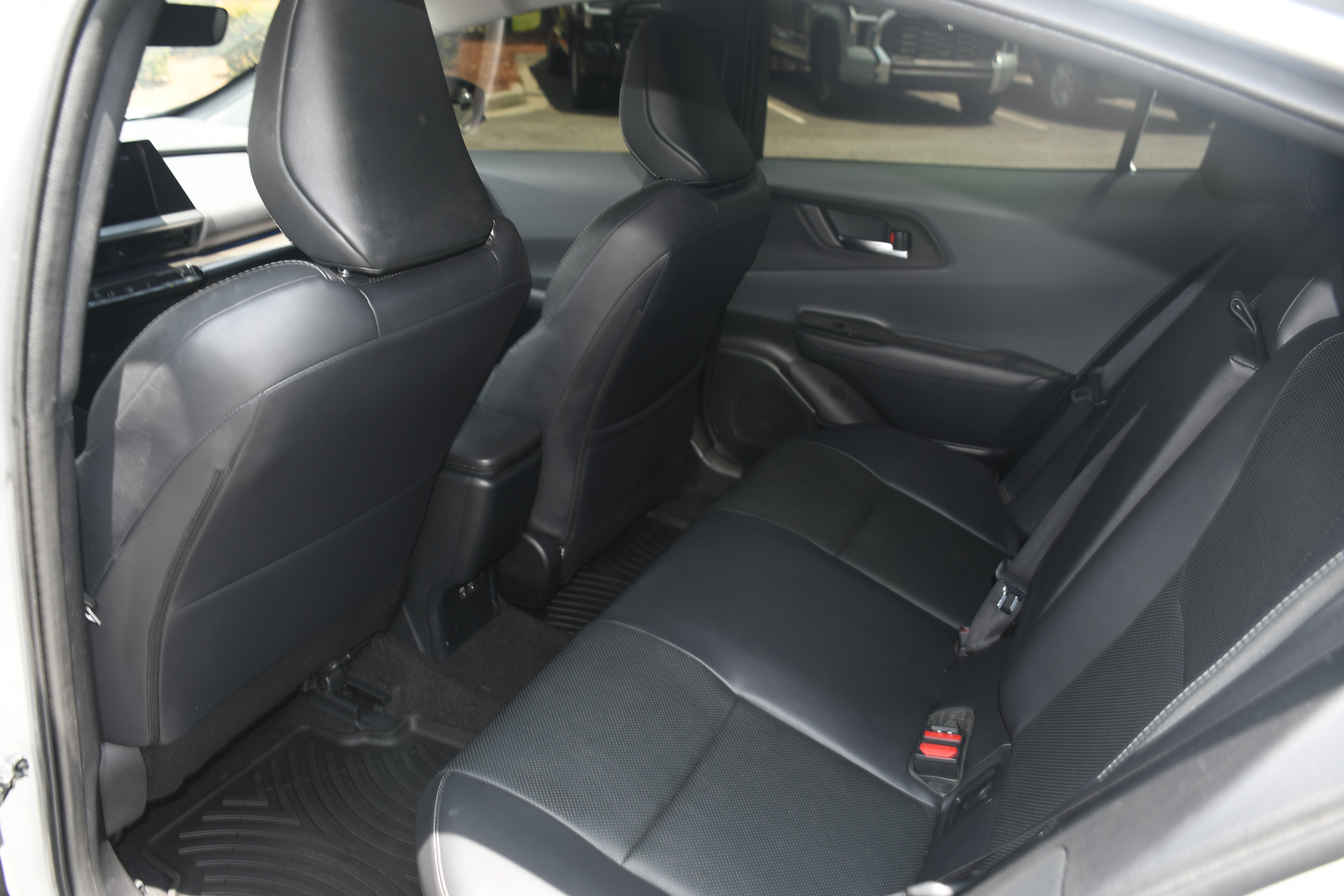 Used 2024 Toyota Prius XLE FWD image 15